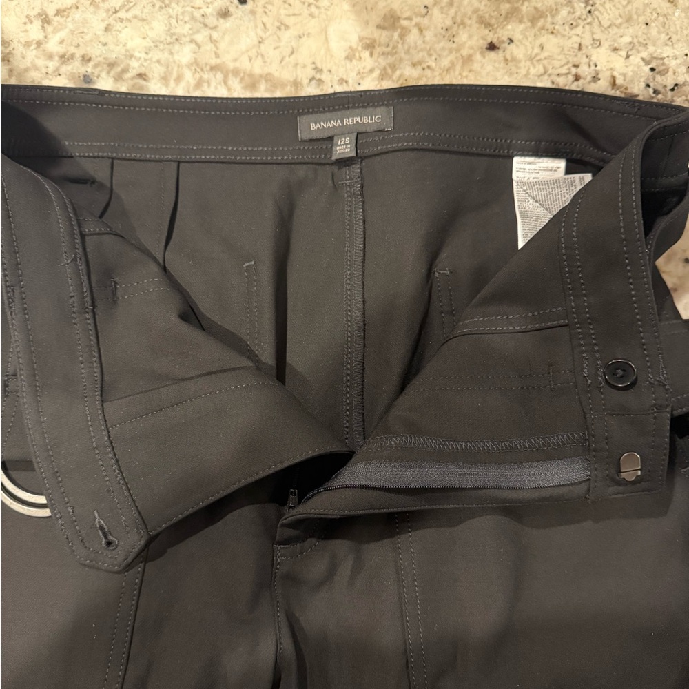 *GENTLY WORN* Womens Banana Republic Size 12S Tapered Cargo Pant - Picture 5 of 9